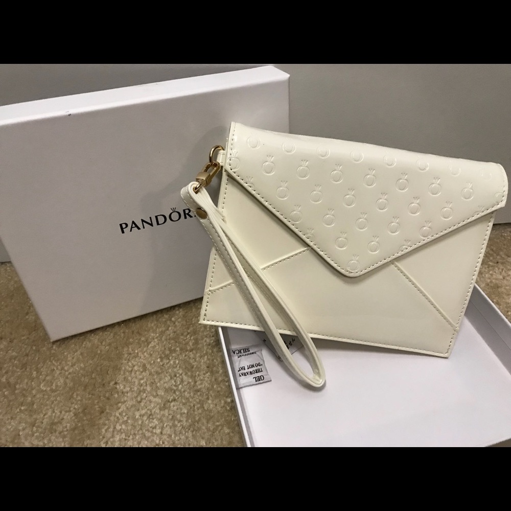 Pandora clutch